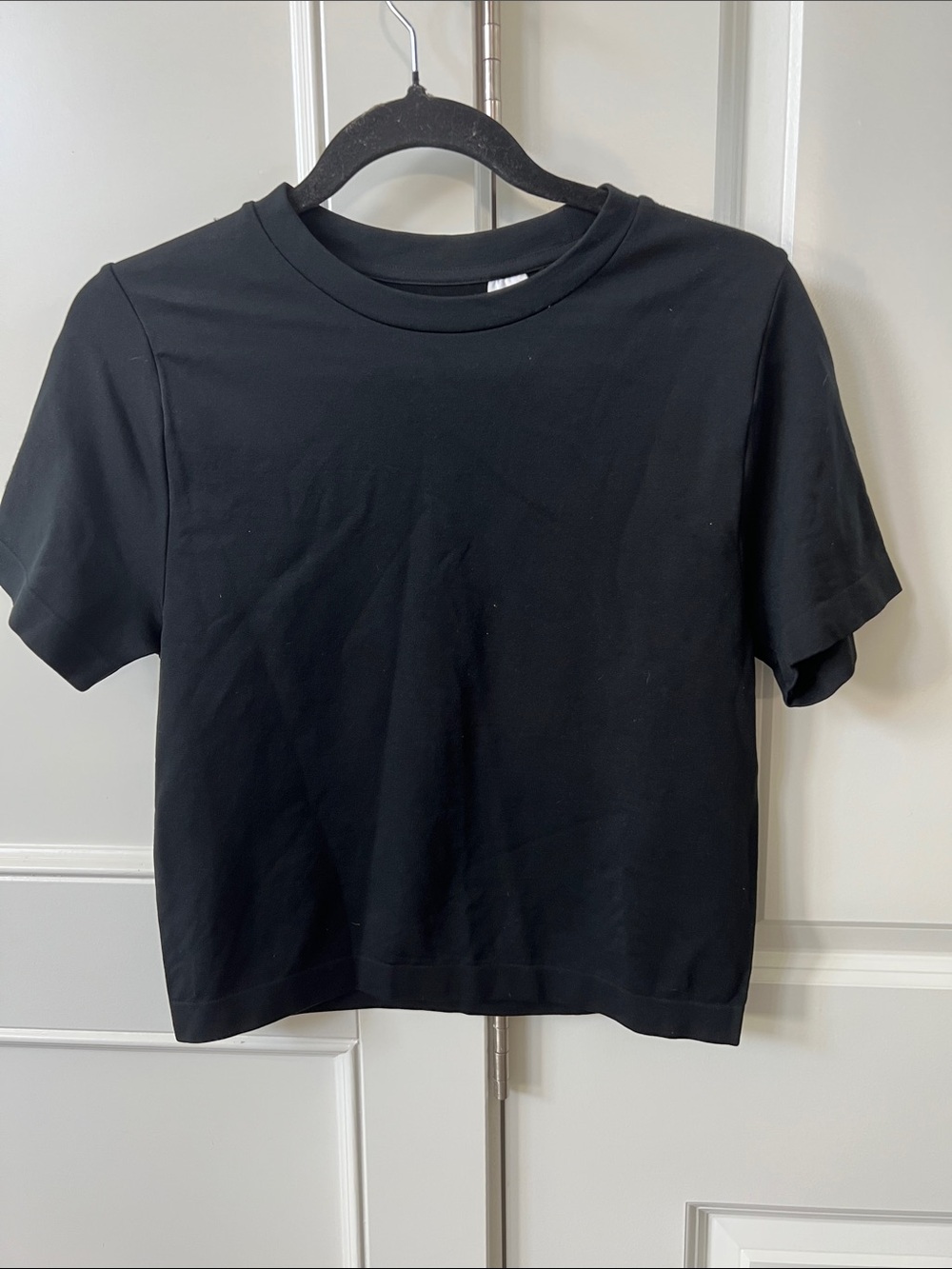 Black Women's Short Sleeve Crewneck crop Top size large